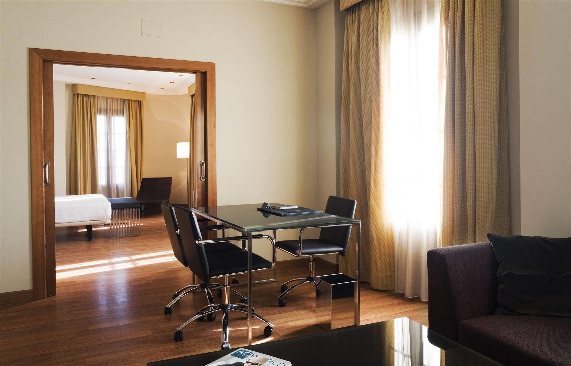 Exe Centro Hotel 4*